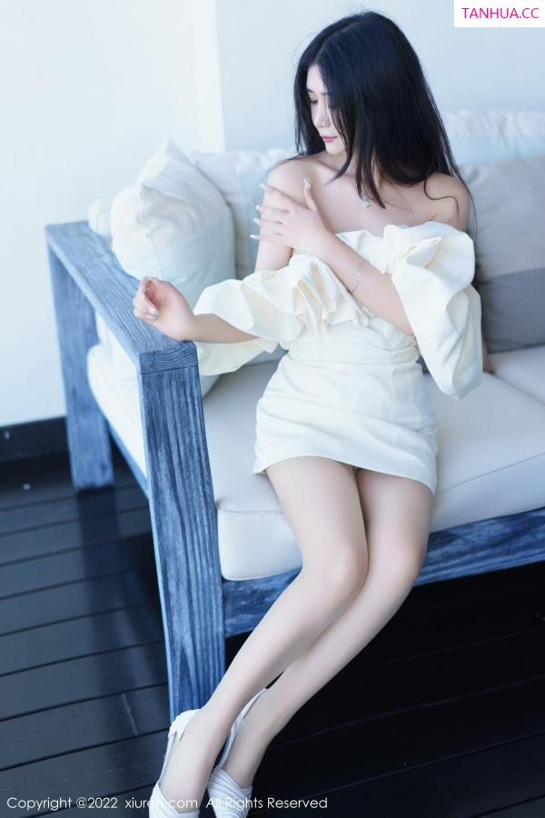 laura阿姣  [XiuRen]高清写真图 2022.12.22 No.6032 laura阿姣 三亚旅拍第11张图片